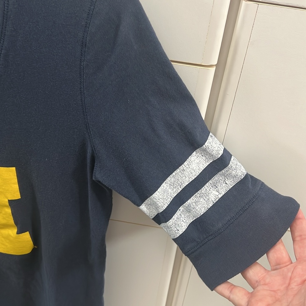 University of Michigan woman’s shirt UMich - Picture 5 of 6